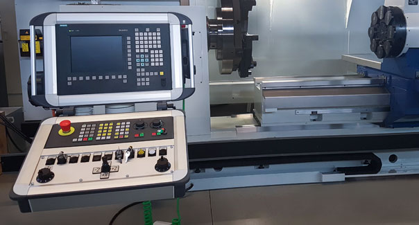 CNC-Steuerung Siemens Sinumerik mit Drehmaschine